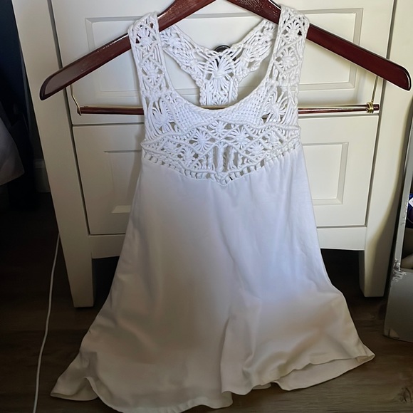 Cute white simple tank - Picture 1 of 1